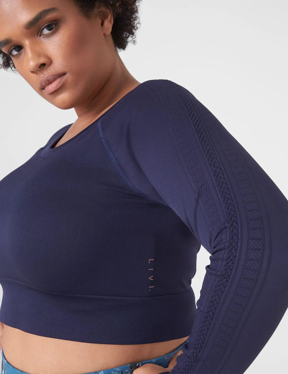 LIVI Seamless Fitted Sleeve-Detail Crop Tee