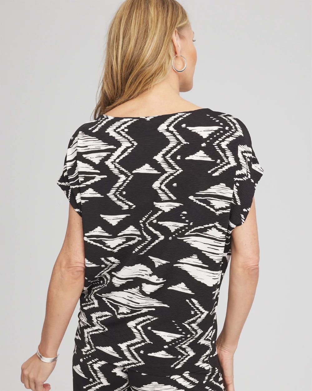 TravelersTM Crinkled Knit Geo-Print Top