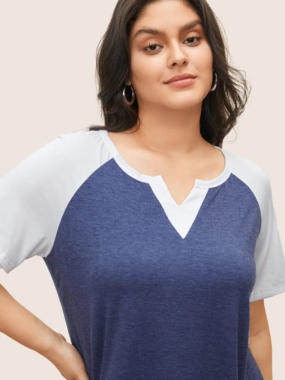 Colorblock Contrast Notched Raglan Sleeve T-Shirt