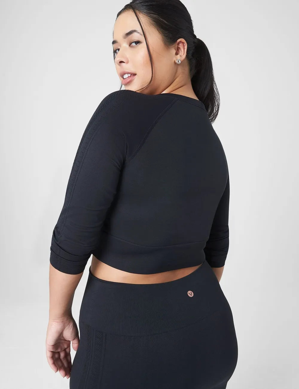 LIVI Seamless Fitted Sleeve-Detail Crop Tee