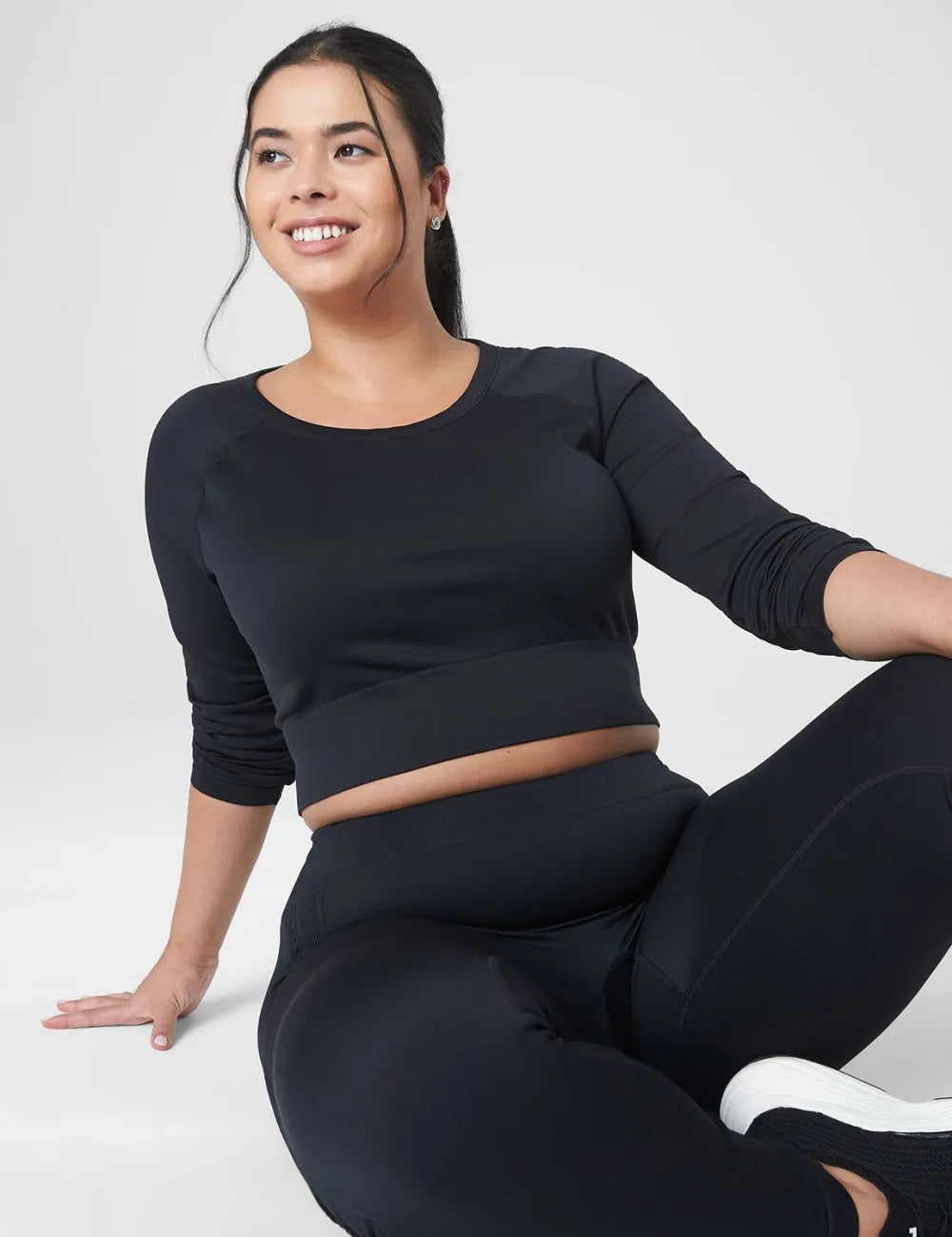 LIVI Seamless Fitted Sleeve-Detail Crop Tee